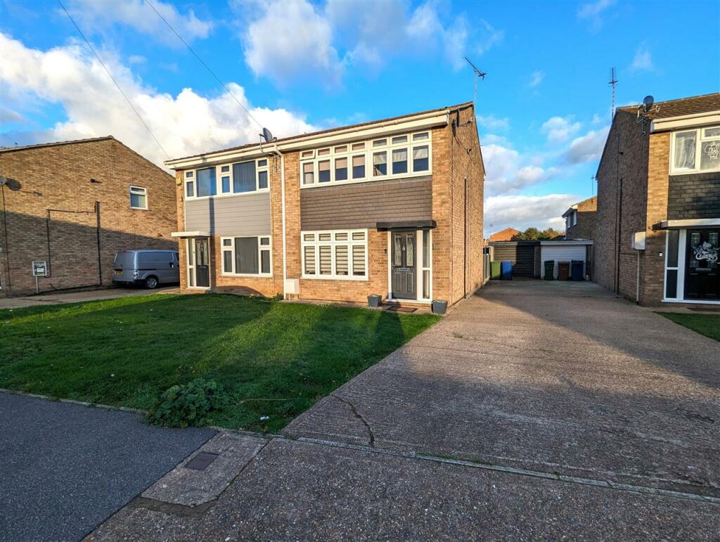 3 bedroom semidetached house for sale in Bure, East Tilbury, East