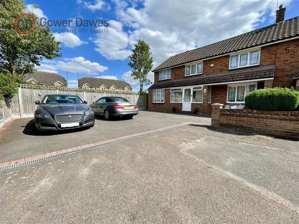 5 bedroom end of terrace house