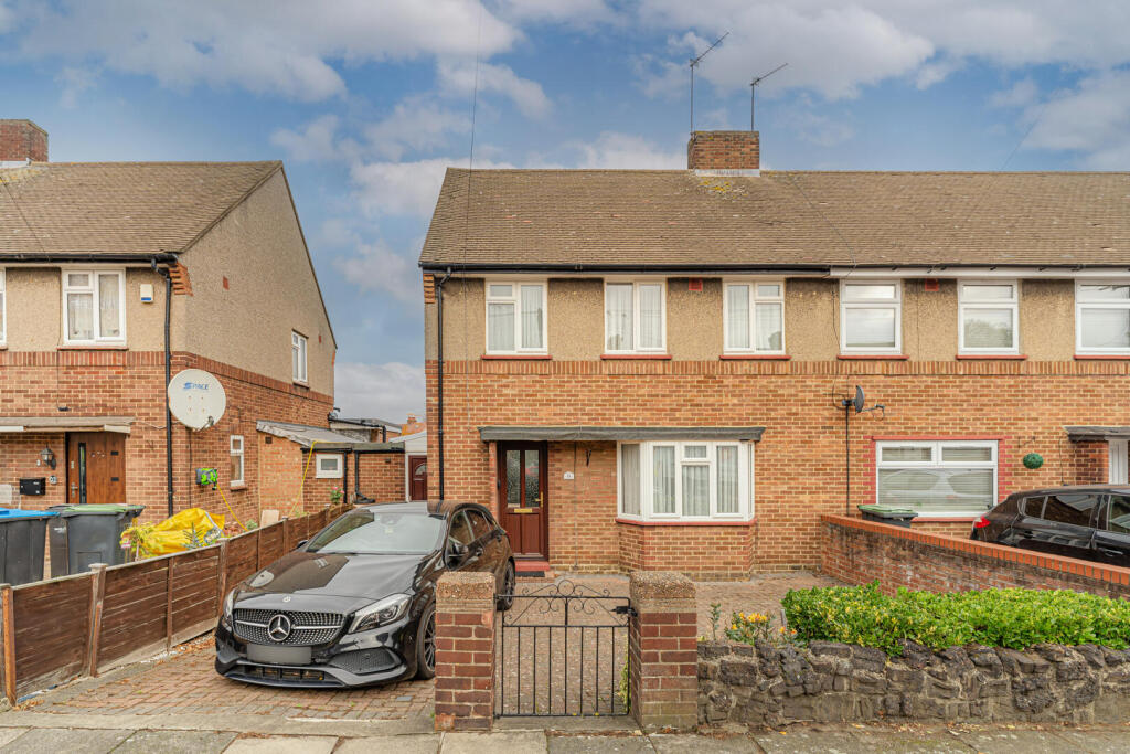 Main image of property: Cuckoo Hall Lane, Edmonton