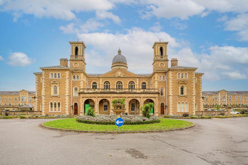 3 bedroom duplex for sale in Princess Park Manor, Royal Drive, London, N11