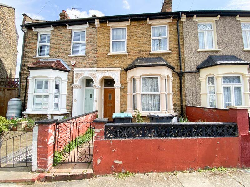 3 bedroom terraced house for sale in Station Crescent, Tottenham, N15