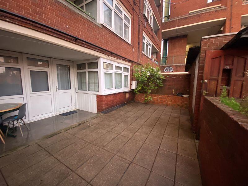 Main image of property: Edgecot Grove, London