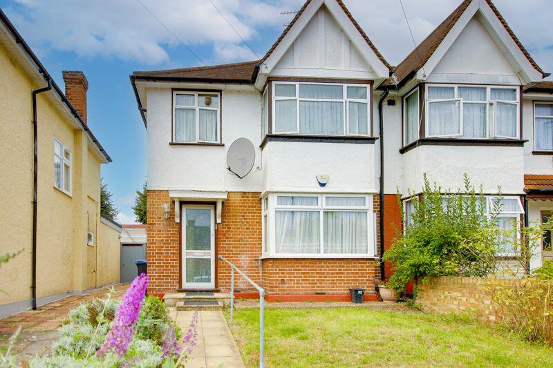 1 bedroom flat for sale in Keswick Drive, Enfield, EN3