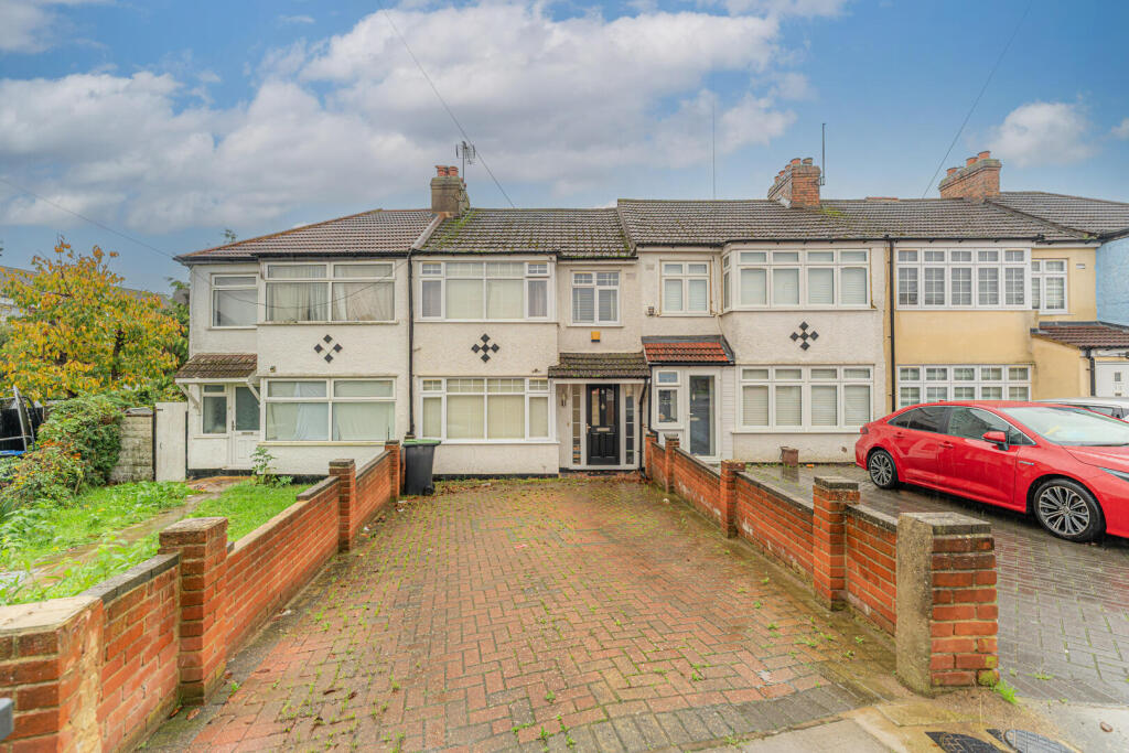 Main image of property: The Loning, Enfield