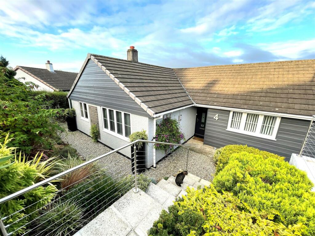 4 bedroom detached bungalow for sale in Five Lanes, Altarnun