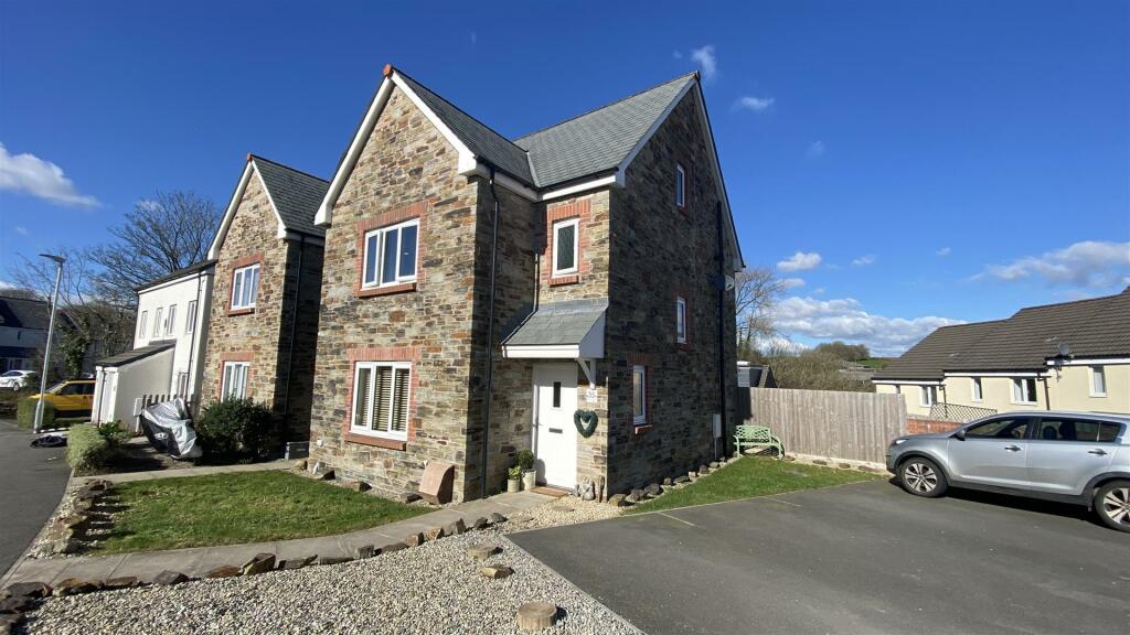 4 bedroom detached house for sale in BEAUTIFULLY PRESENTED!! Granite