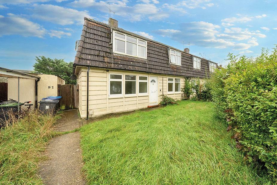 2 bedroom ground floor flat for sale in Woodland Avenue, BURGESS HILL, RH15