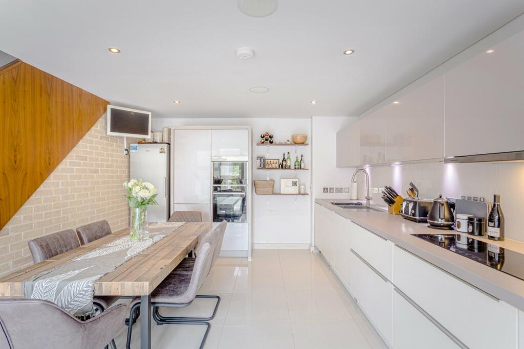 2 bedroom detached house for sale in The Emery, Chantry Road,