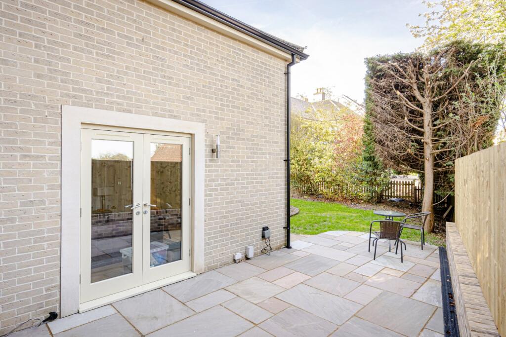 2 bedroom detached house for sale in The Emery, Chantry Road, Bishop's ...
