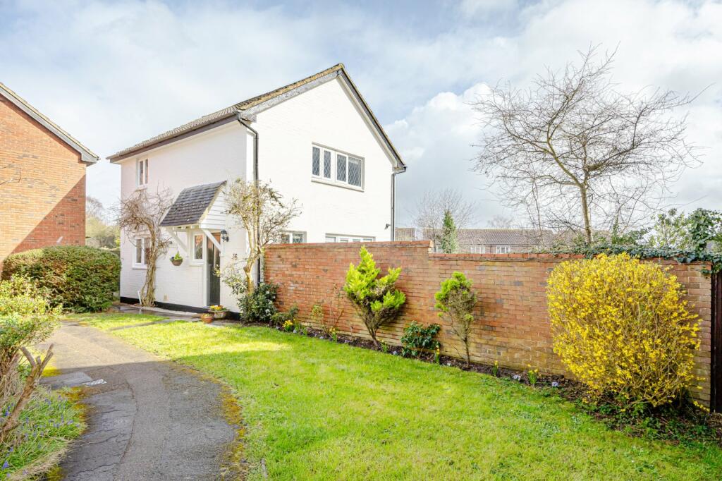 3 bedroom detached house for sale in Knebworth Court,