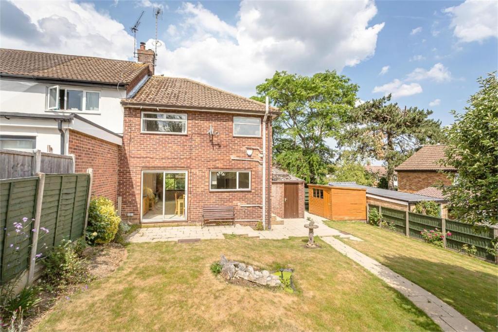 3 bedroom semidetached house for sale in Thorley Hill,