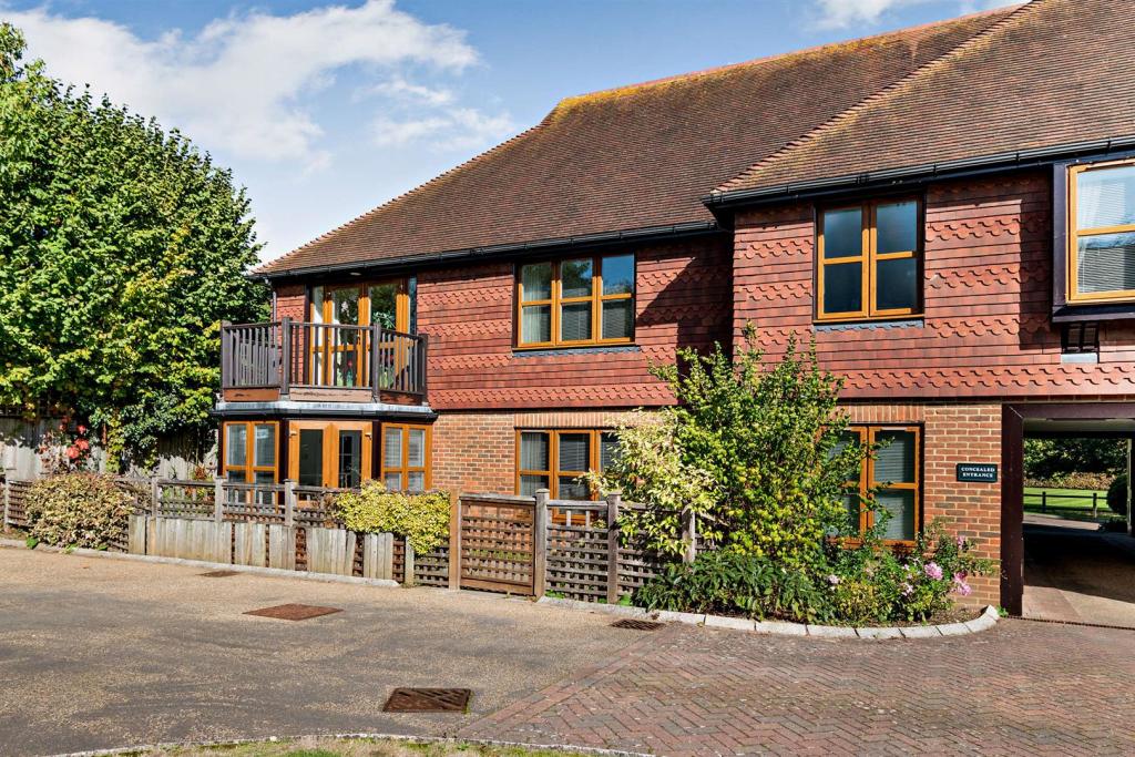3 bedroom retirement property for sale in Eylesden Court, Bearsted