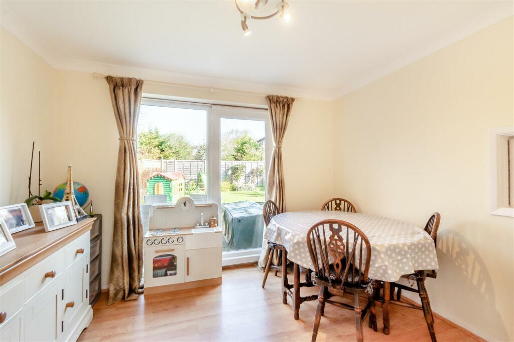 4 bedroom link detached house for sale in Bodsham Crescent, Bearsted