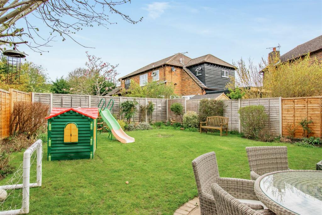 4 bedroom link detached house for sale in Bodsham Crescent, Bearsted