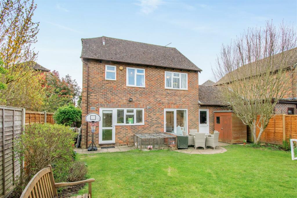 4 bedroom link detached house for sale in Bodsham Crescent, Bearsted