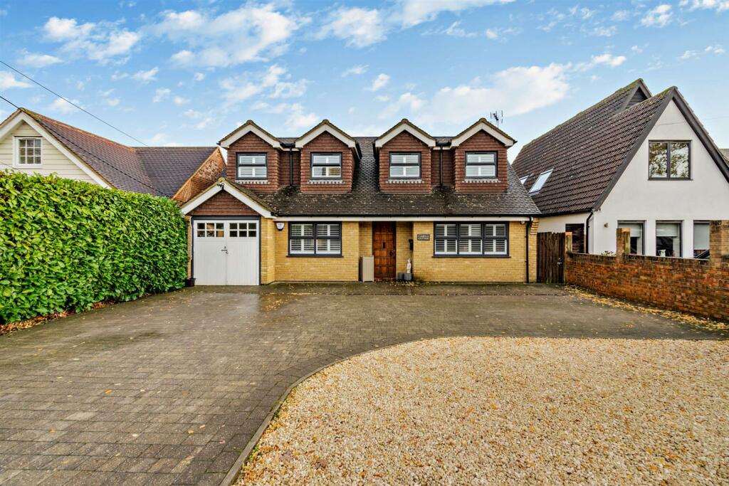 4 bedroom detached house for sale in Weavering Street, Weavering