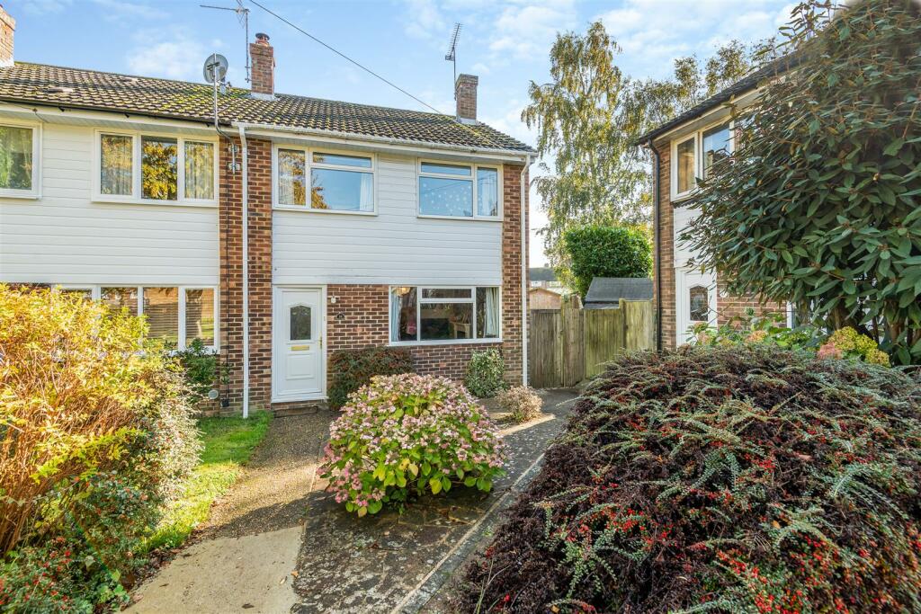 3 bedroom end of terrace house for sale in Pippin Close, Coxheath ...