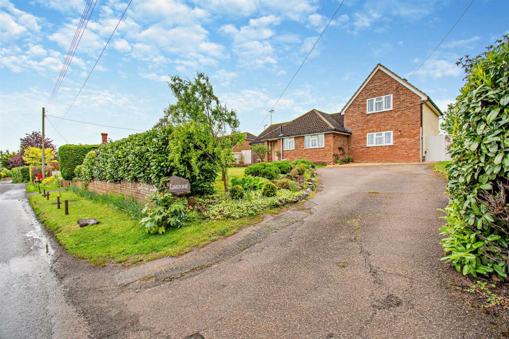 4 bedroom bungalow for sale in East Street, Hunton, Maidstone, ME15