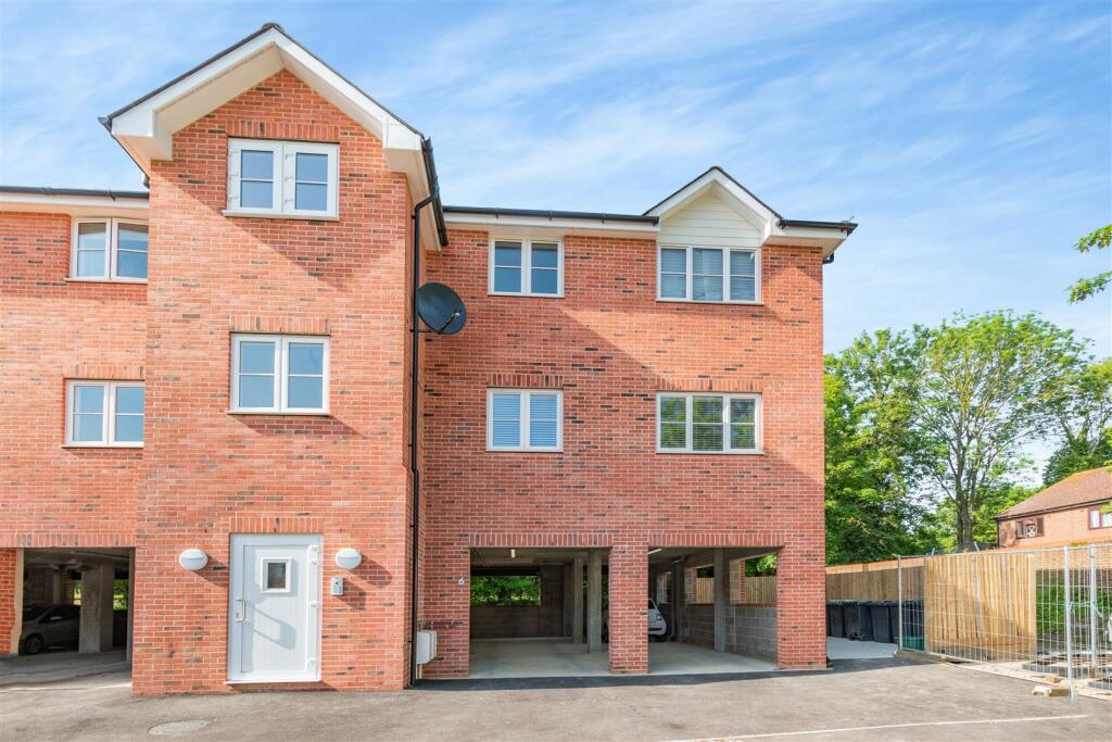 2 bedroom flat for sale in Priory Court, 71 Carmelite Road, Aylesford