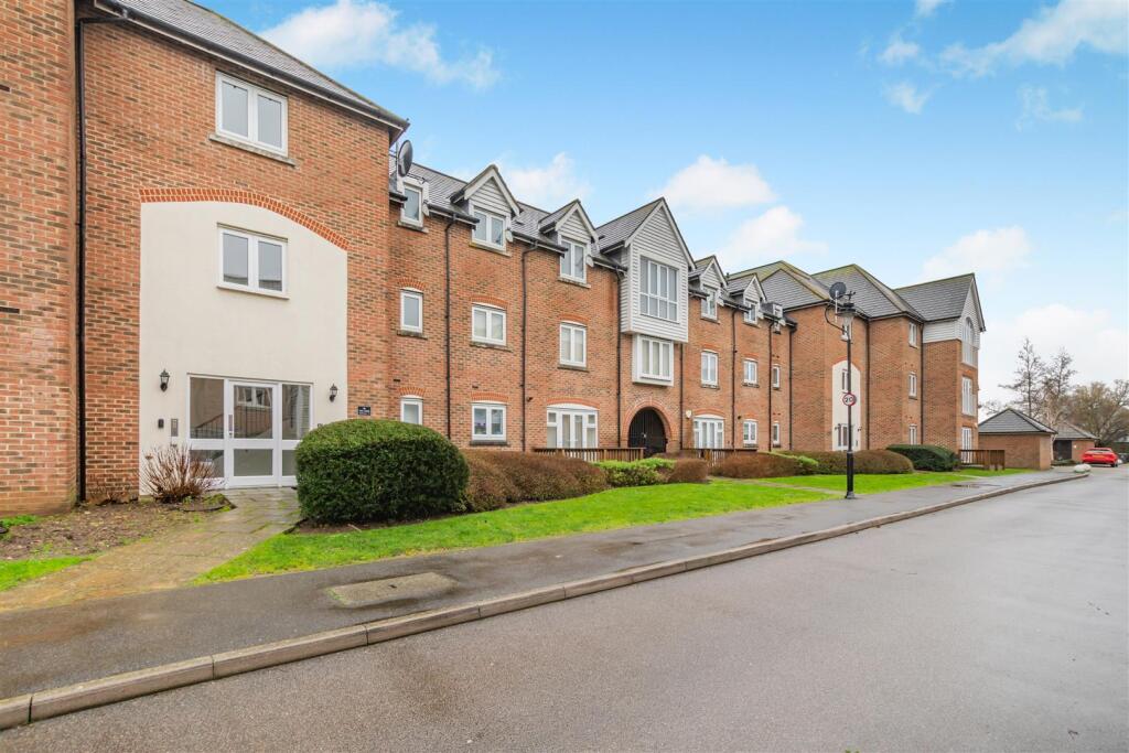 Main image of property: The Lakes, Larkfield