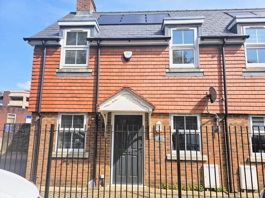 Main image of property: Oyster Mews, Bowling Green Ally