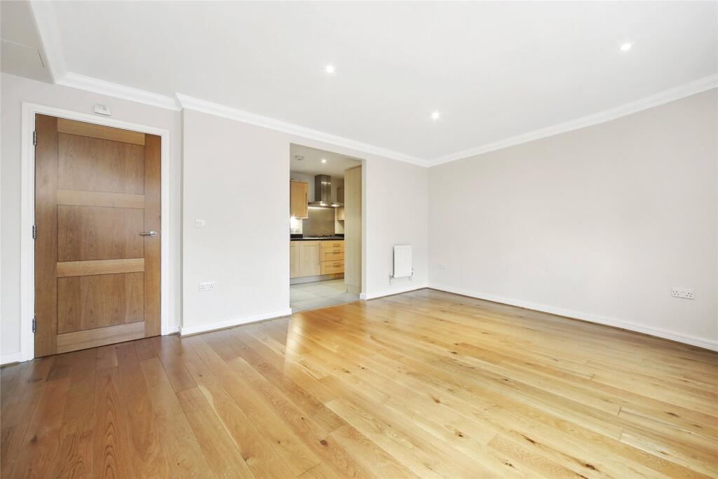 Main image of property: 76 High Street, Esher, Surrey, KT10