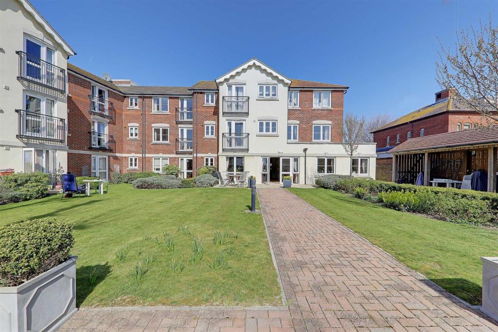 1 bedroom retirement property for sale in Cambridge Lodge, 10 Southey