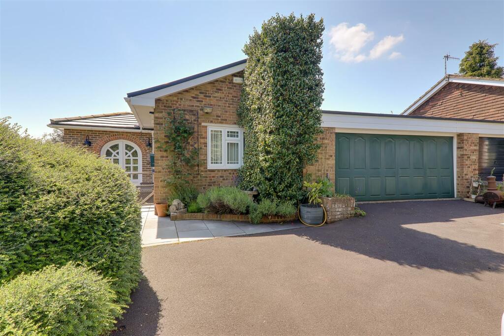 3 bedroom detached bungalow for sale in Woodland Avenue, Worthing, BN13