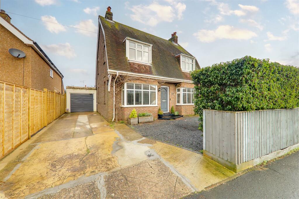 3 bedroom detached house for sale in Salvington Road, Worthing, BN13