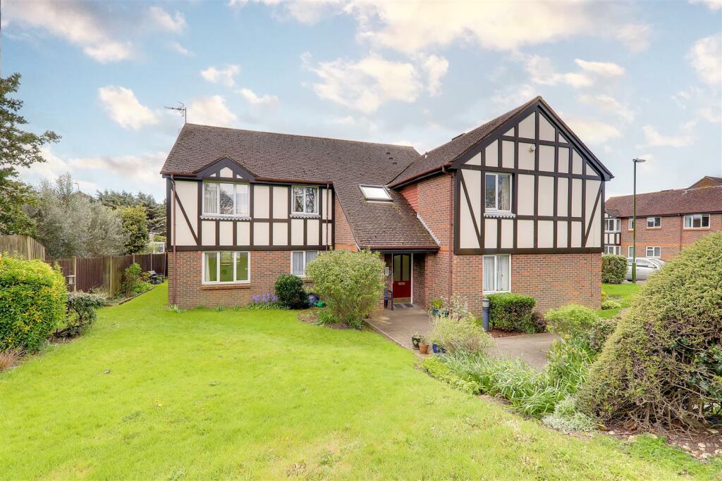 2 bedroom retirement property for sale in Fairlawns, ShorehamBySea, BN43