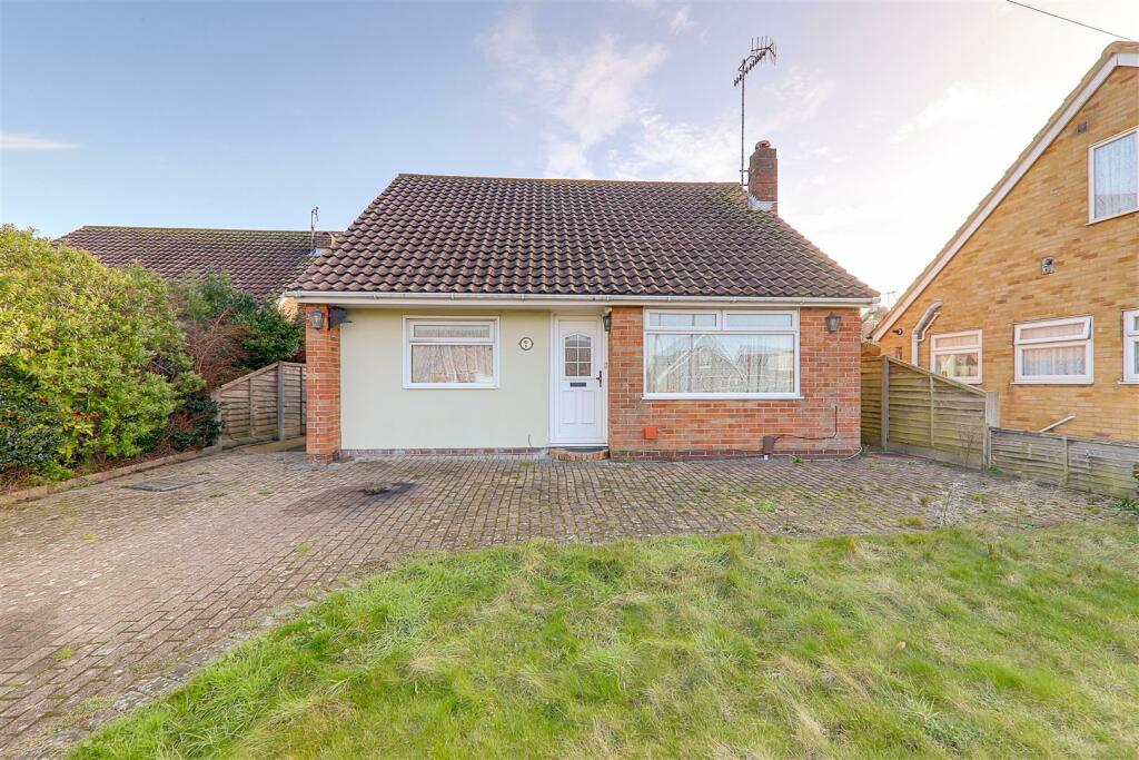 3 bedroom chalet for sale in Ullswater Road, Sompting, BN15