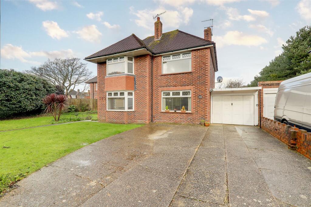 4 bedroom detached house for sale in Terringes Avenue, Worthing, BN13