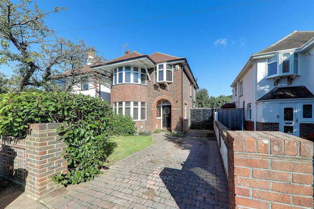 3 bedroom detached house for sale in Lavington Road, Worthing, BN14