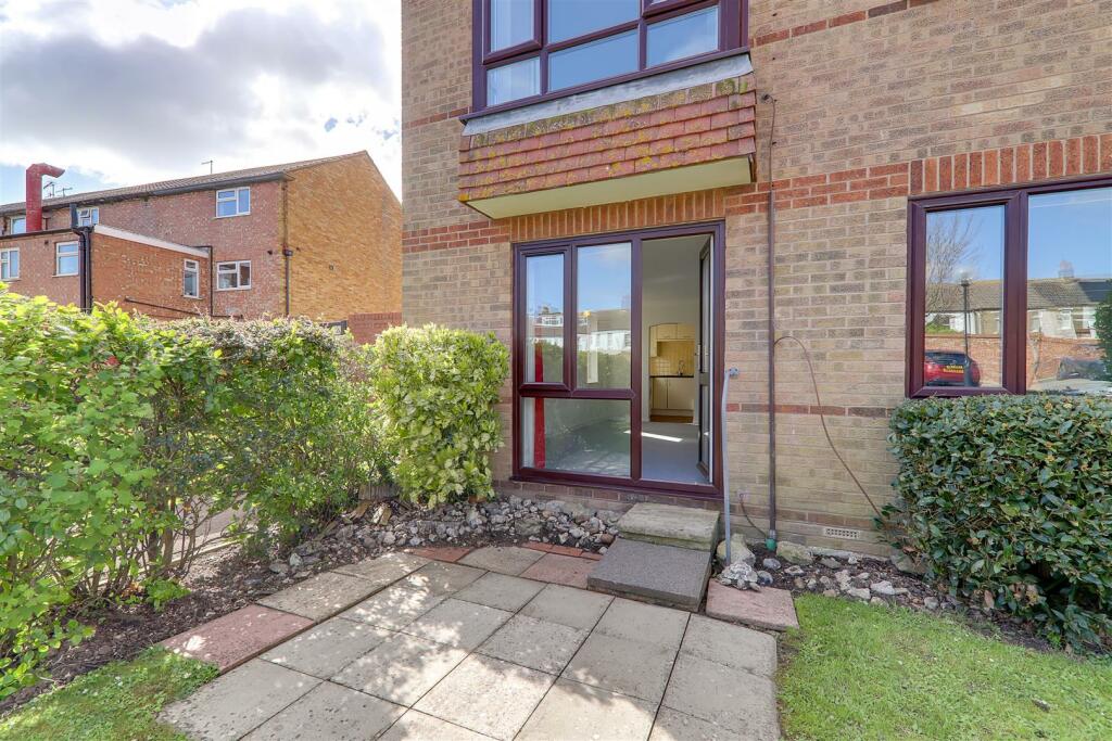1 bedroom retirement property for sale in Broadwater Street East