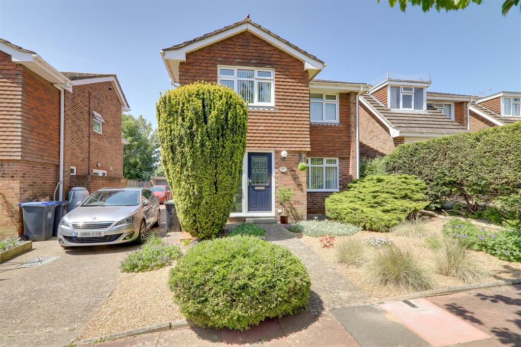 3 bedroom detached house for sale in Welland Road, Worthing, BN13