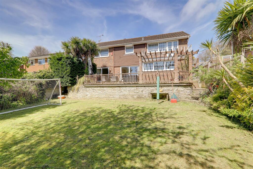 4 bedroom detached house for sale in Longlands, Charmandean, Worthing, BN14