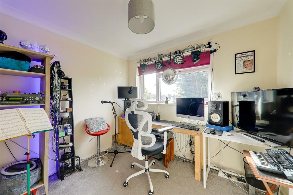 Additional property image - Barn Close, Worthing