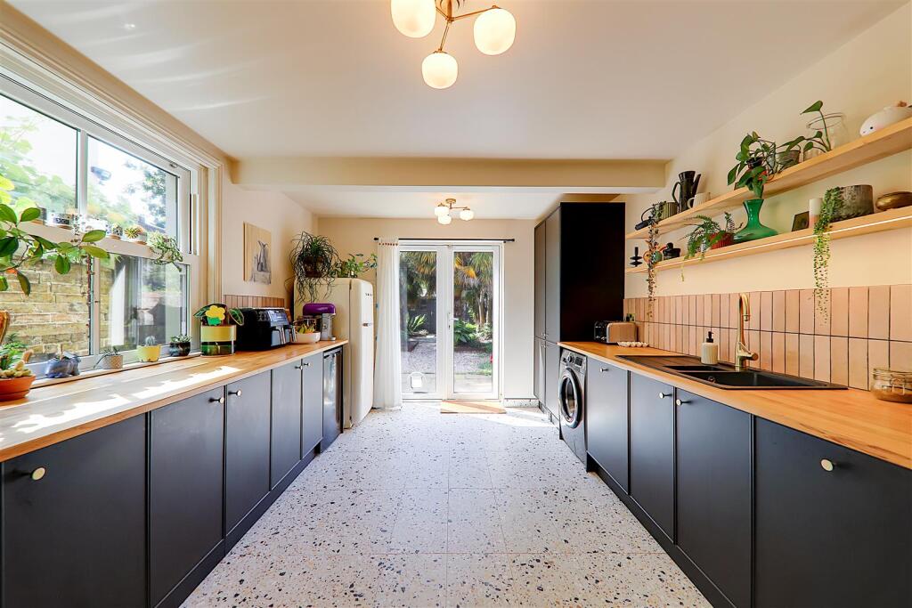 Main image of property: Littlehampton Road, Worthing, BN13