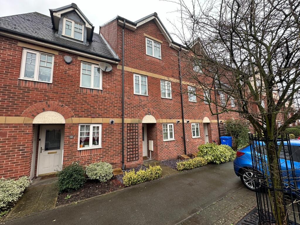 4 bedroom town house for sale in Caroline Court, BurtononTrent, DE14