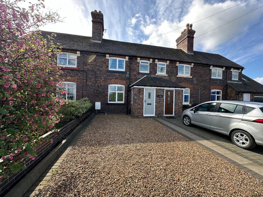 3 bedroom cottage for sale in Croxall Road, Alrewas, BurtononTrent, DE13