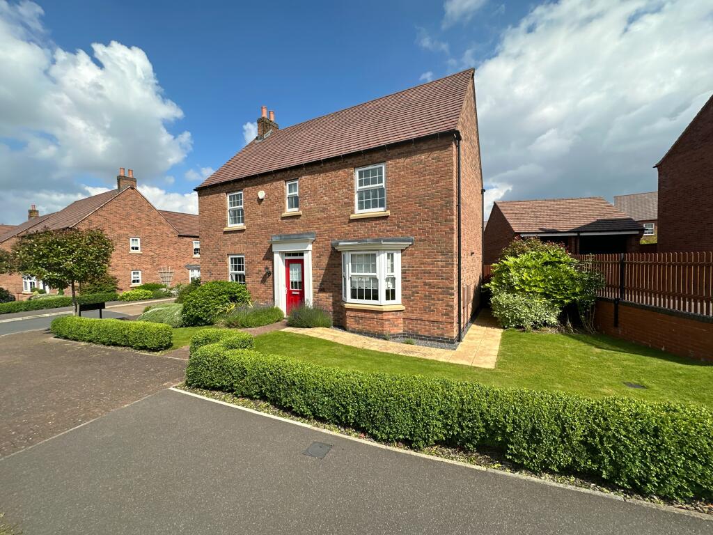 4 bedroom detached house for sale in Galloway Road, Drakelow, Burtonon