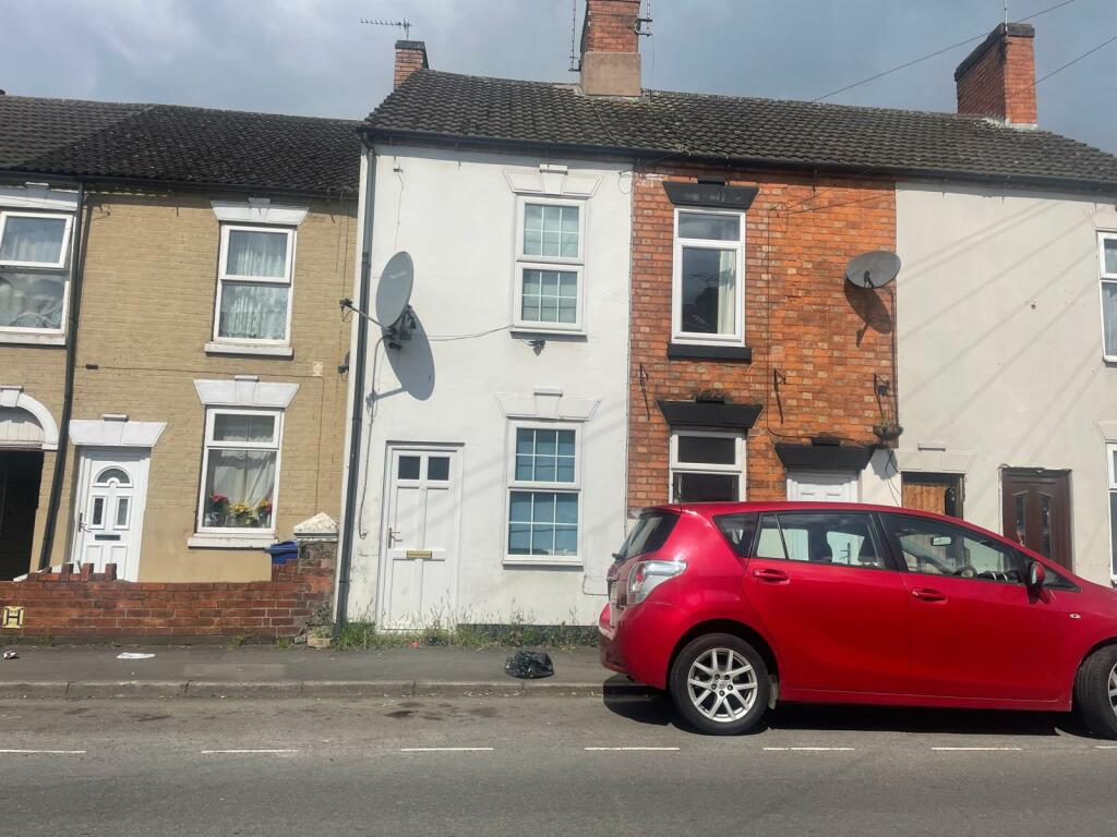 2 bedroom terraced house for sale in Victoria Crescent, BurtononTrent