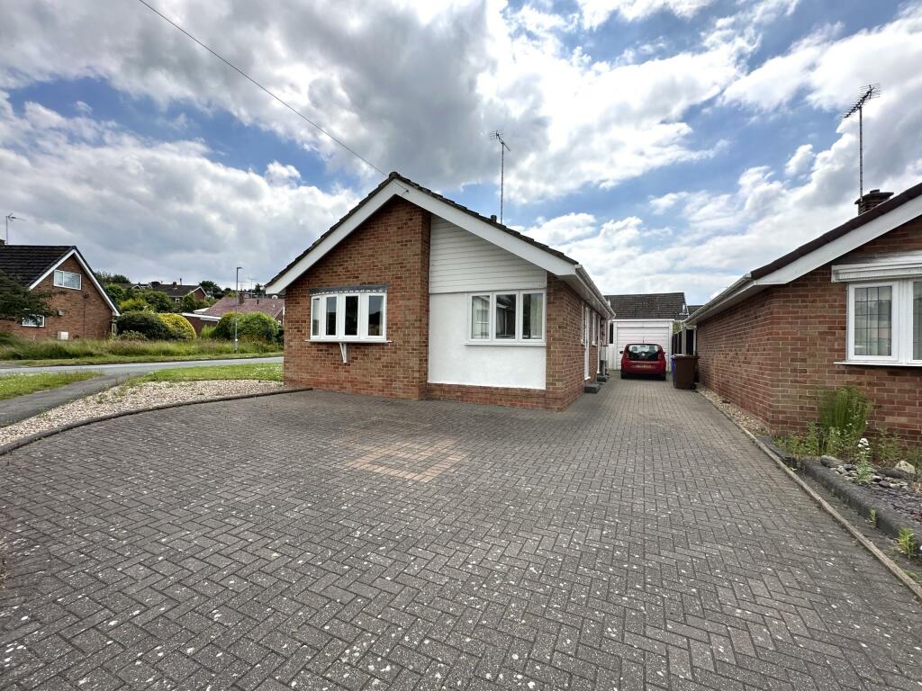 2 bedroom bungalow for sale in Dalebrook Road, Winshill, Burtonon