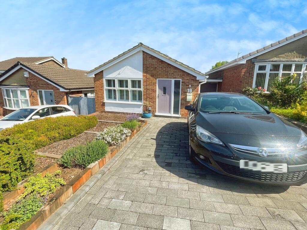 Main image of property: Hawthorn Crescent, Stapenhill, Burton-on-Trent, DE15