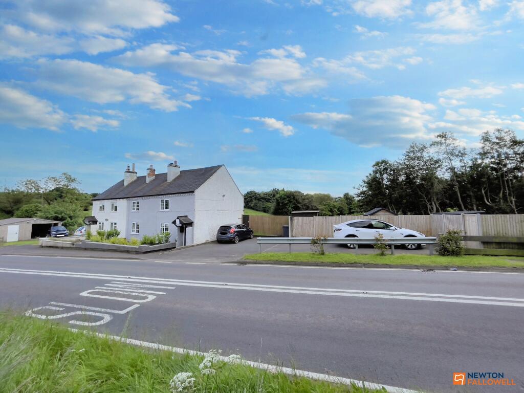 3 bedroom semidetached house for sale in Ashby Road, Thringstone, LE67