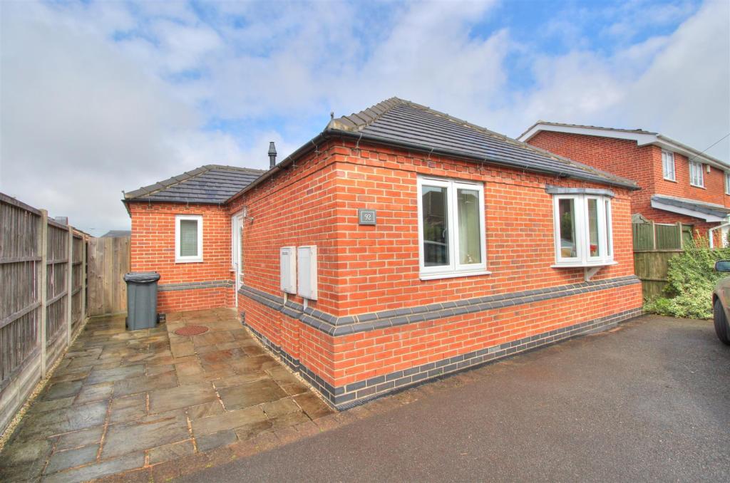 2 bedroom bungalow for sale in Hall Lane, Whitwick, Coalville, LE67