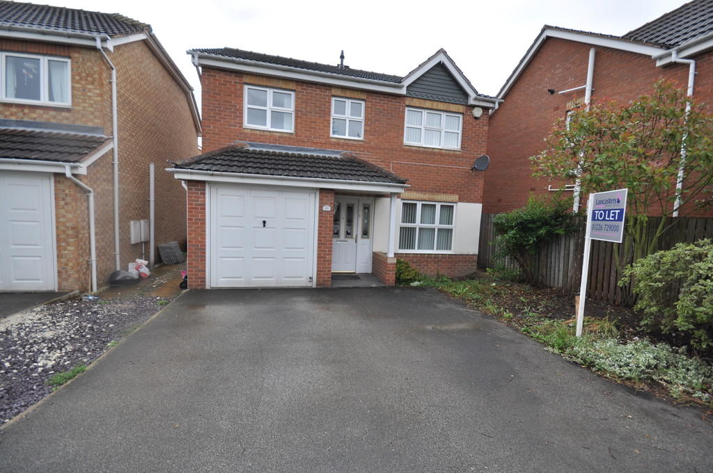 4 bedroom detached house for rent in Longdale Croft, Monk Bretton