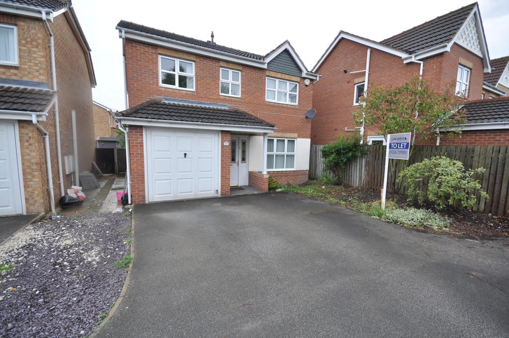 4 bedroom detached house for rent in Longdale Croft, Monk Bretton