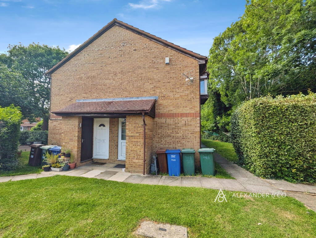 Main image of property: Moor Pond Close, Bicester, OX26