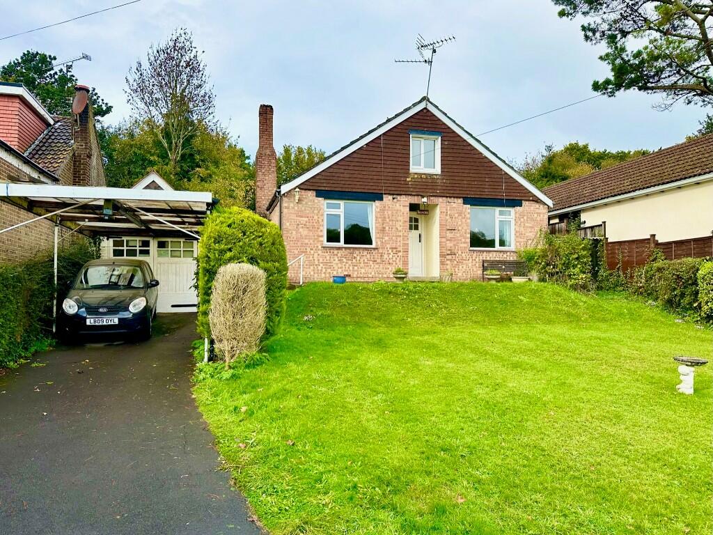 3 bedroom detached house for sale in Finchdean Road, Rowland's Castle